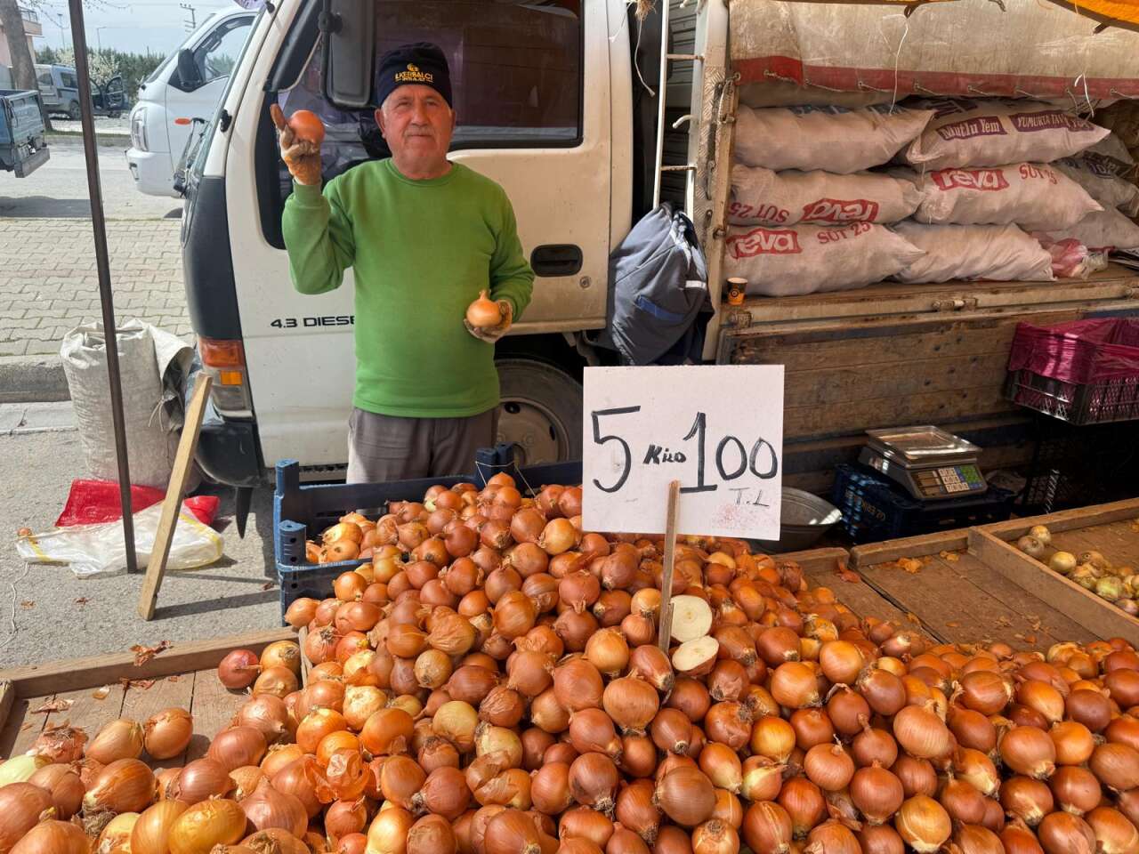 Konya pazarlarında etiket şaşkınlığı! Çoğu yarım yarım satılıyor 23